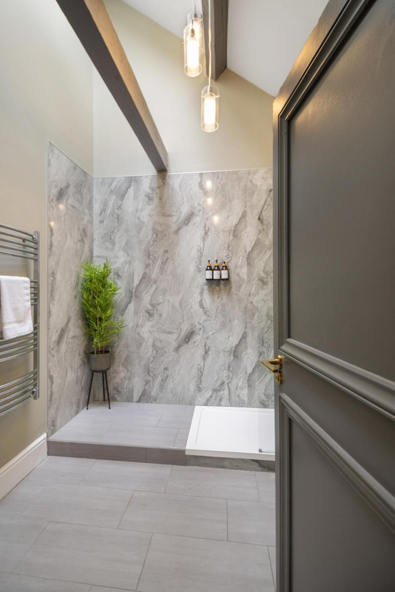 Whiskawaystays - Victoria House - 6 * Worcester