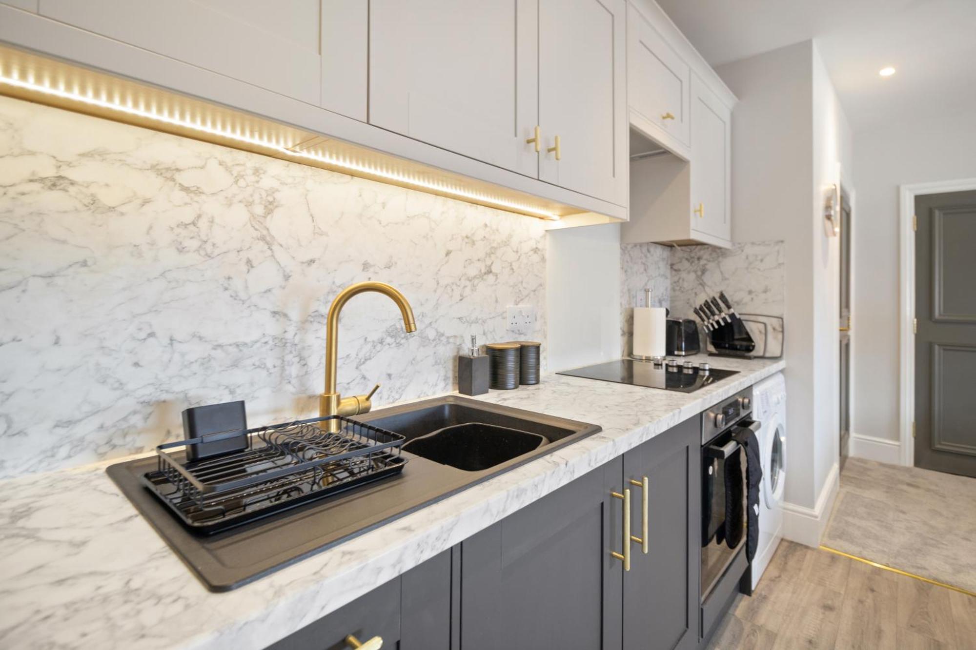 Whiskawaystays - Victoria House - 6 * Worcester
